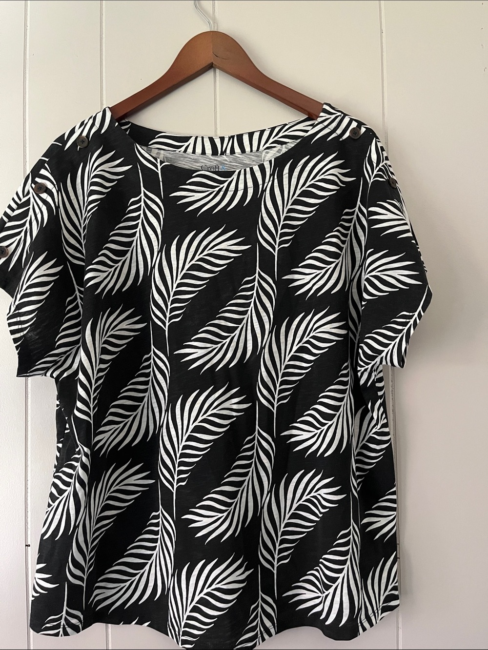 Black & White Palm-Print Short Sleeve Top